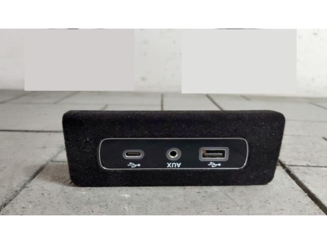 bontott ALFA ROMEO STELVIO USB HUB