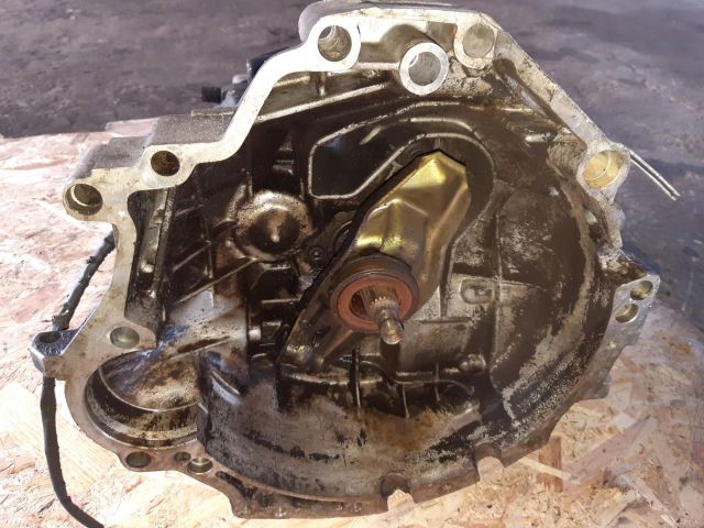 bontott AUDI 100 Váltó (Mechanikus)