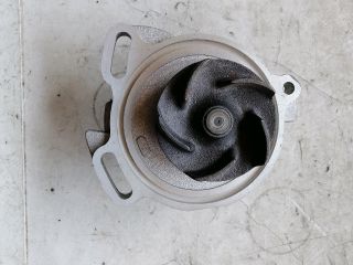 bontott AUDI 100 Vízpumpa
