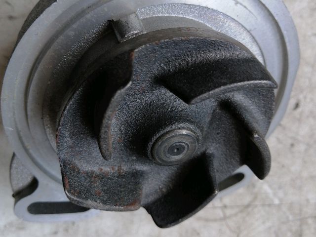 bontott AUDI 100 Vízpumpa