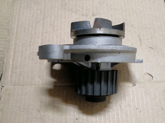 bontott AUDI 100 Vízpumpa