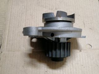 bontott AUDI 100 Vízpumpa