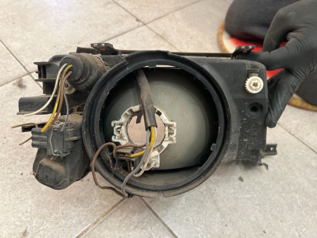 bontott AUDI 100 Bal Fényszóró