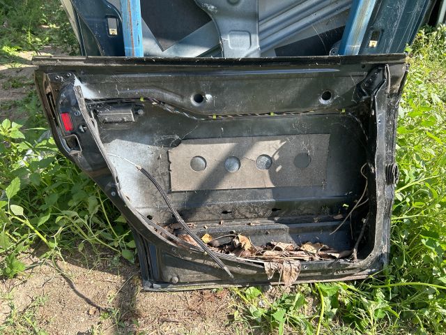 bontott AUDI 100 Bal hátsó Ajtó (Üres lemez)