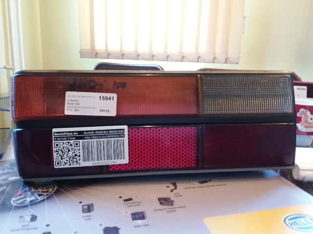 bontott AUDI 100 Bal Hátsó Lámpa