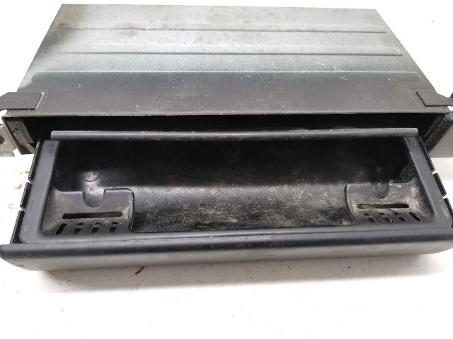 bontott AUDI 100 Első Hamutartó