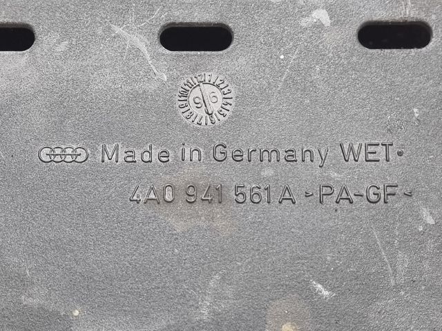 bontott AUDI 100 Első Tároló Rekesz