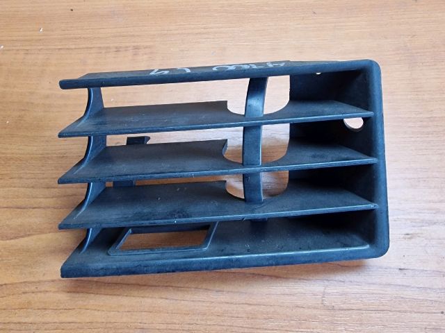 bontott AUDI 100 Első Vonószem Burkolat