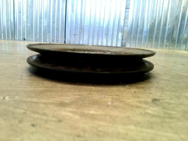 bontott AUDI 80 Vízpumpa Szíjtárcsa