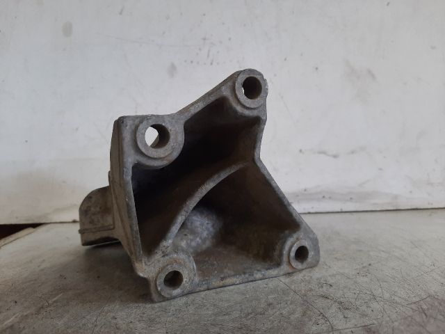 bontott AUDI 80 Motor Tartó Bak (Pozíciófüggetlen)