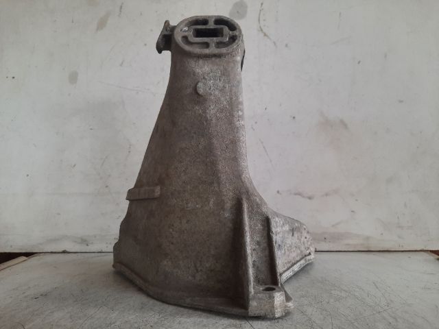 bontott AUDI 80 Motor Tartó Bak (Pozíciófüggetlen)