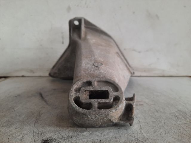 bontott AUDI 80 Motor Tartó Bak (Pozíciófüggetlen)