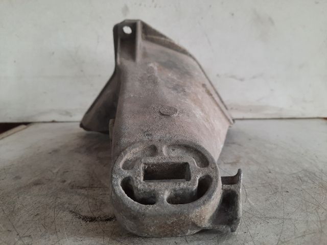 bontott AUDI 80 Motor Tartó Bak (Pozíciófüggetlen)