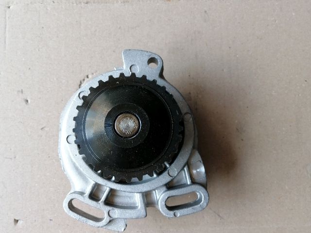 bontott AUDI 80 Vízpumpa