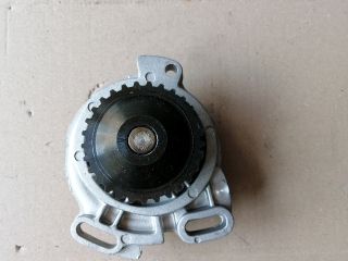 bontott AUDI 80 Vízpumpa