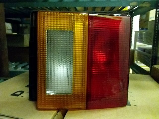 bontott AUDI 80 Bal Belső Hátsó Lámpa