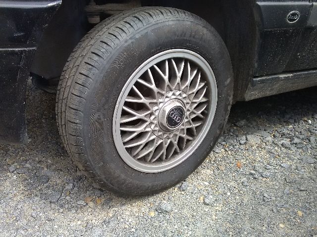 bontott AUDI 80 Bal első Gumikéder