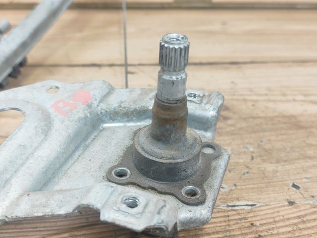 bontott AUDI 80 Bal hátsó Ablakemelő Szerkezet (Mechanikus)