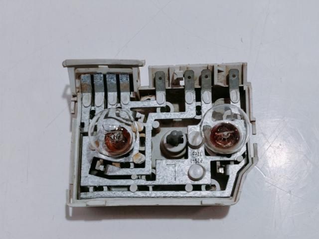 bontott AUDI 80 Bal Hátsó Lámpa Foglalat