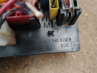 bontott AUDI 80 Biztosítéktábla Utastér