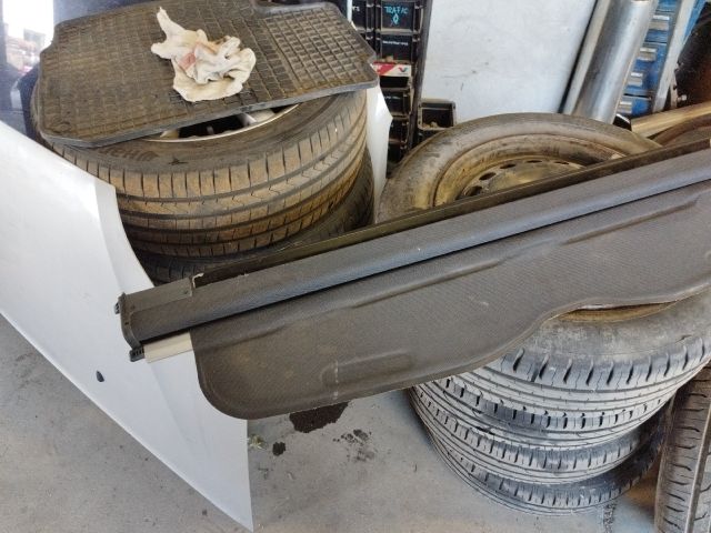 bontott AUDI 80 Csomagtér Roló