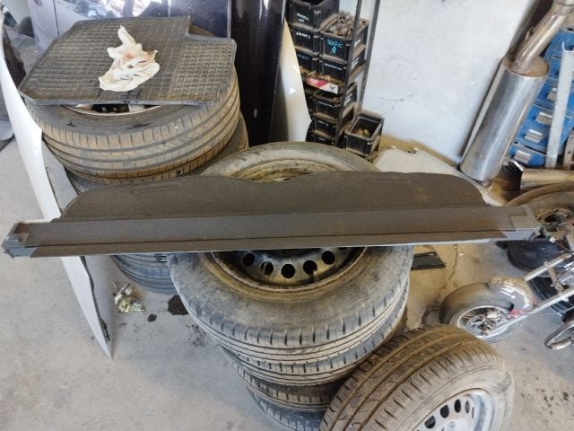 bontott AUDI 80 Csomagtér Roló