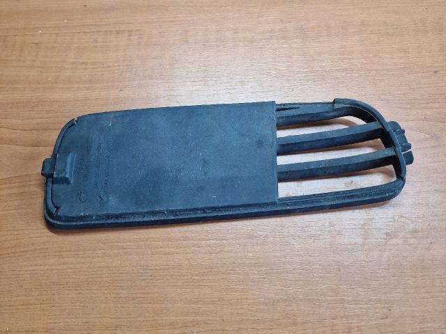 bontott AUDI 80 Első Lökhárító Bal Díszrács