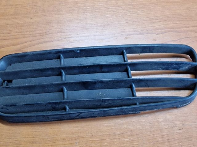 bontott AUDI 80 Első Lökhárító Bal Díszrács