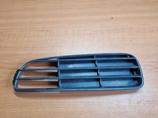 bontott AUDI 80 Első Lökhárító Bal Díszrács