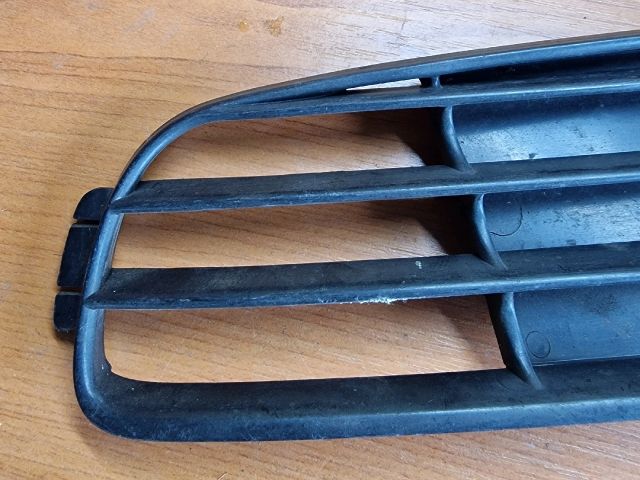 bontott AUDI 80 Első Lökhárító Bal Díszrács