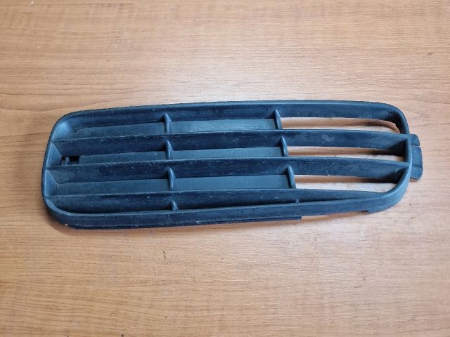 bontott AUDI 80 Első Lökhárító Bal Díszrács