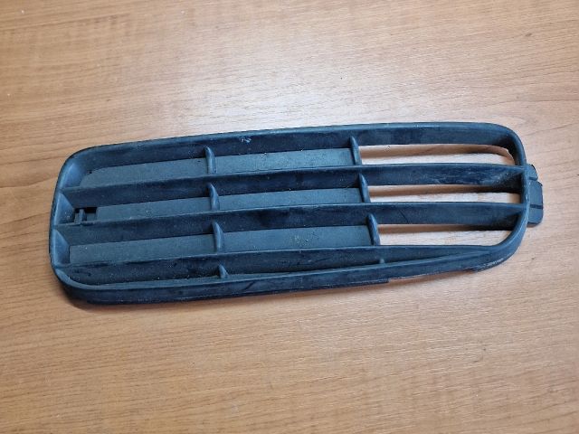 bontott AUDI 80 Első Lökhárító Bal Díszrács