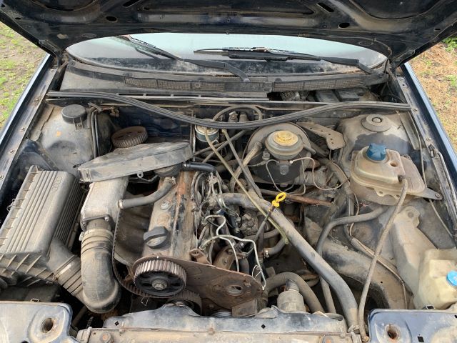 bontott AUDI 80 Első Lökhárító (Részeivel)