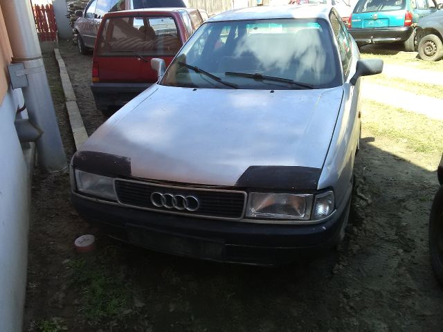 bontott AUDI 80 Első Lökhárító (Részeivel)