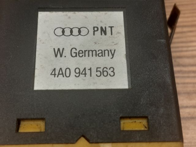 bontott AUDI 80 Hátsó Ködzárófény Kapcsoló