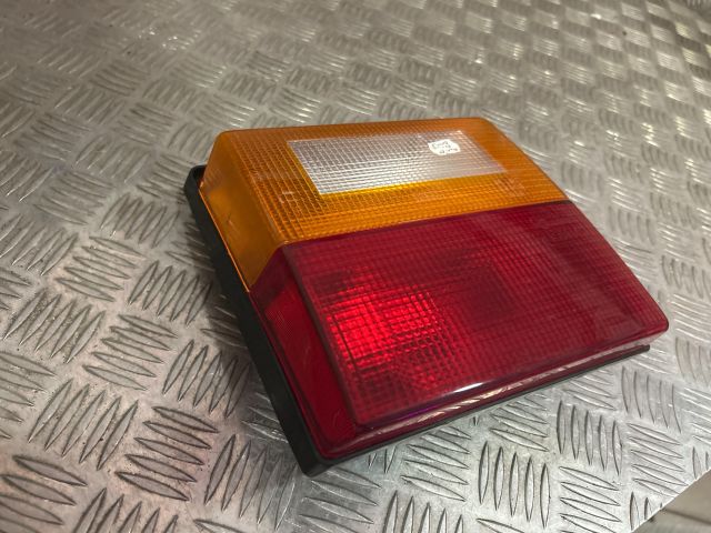 bontott AUDI 80 Jobb Belső Hátsó Lámpa