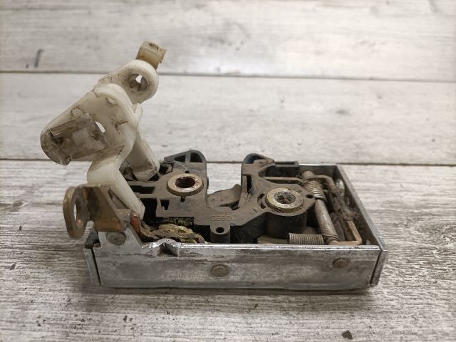 bontott AUDI 80 Jobb első Ajtózár