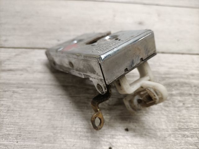 bontott AUDI 80 Jobb első Ajtózár