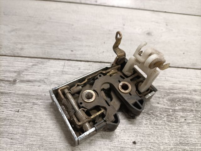 bontott AUDI 80 Jobb első Ajtózár