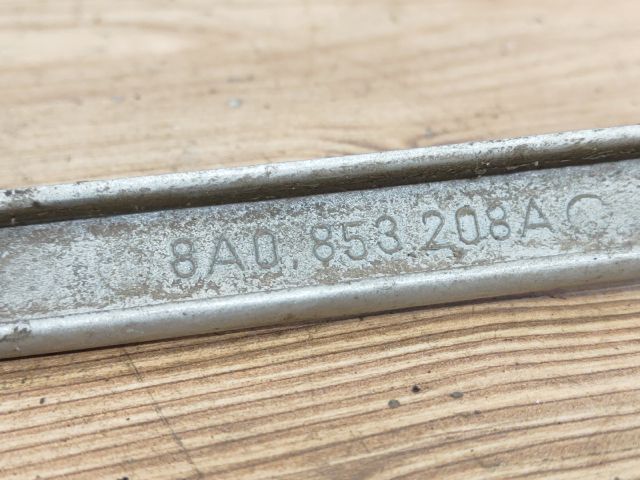 bontott AUDI 80 Jobb Fényszóró Bajusz Díszléc