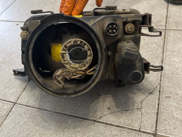 bontott AUDI 80 Jobb Fényszóró
