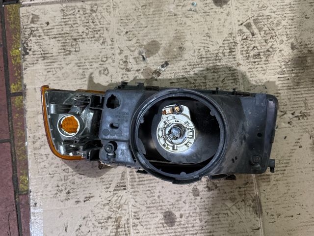 bontott AUDI 80 Jobb Fényszóró