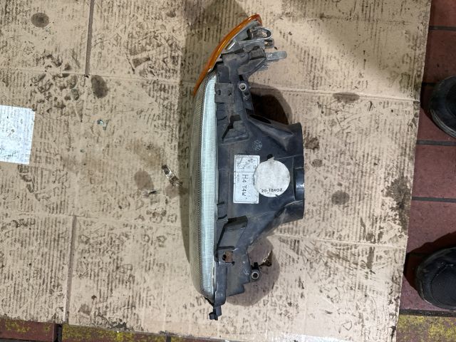 bontott AUDI 80 Jobb Fényszóró