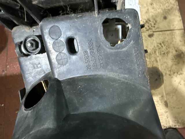 bontott AUDI 80 Jobb Fényszóró