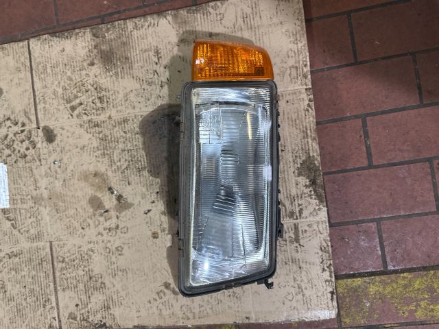 bontott AUDI 80 Jobb Fényszóró
