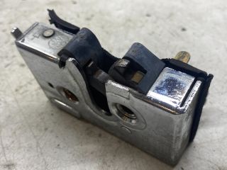 bontott AUDI 80 Jobb hátsó Ajtózár