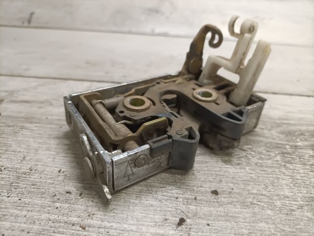 bontott AUDI 80 Jobb hátsó Ajtózár