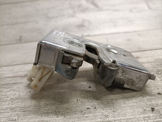 bontott AUDI 80 Jobb hátsó Ajtózár