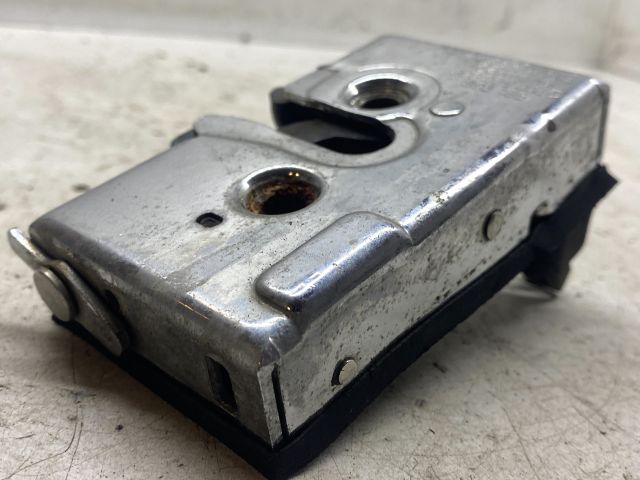 bontott AUDI 80 Jobb hátsó Ajtózár