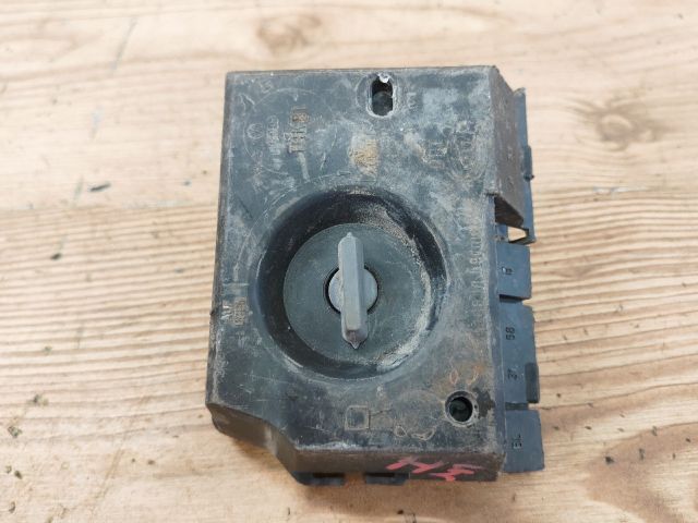 bontott AUDI 80 Jobb Hátsó Lámpa Foglalat